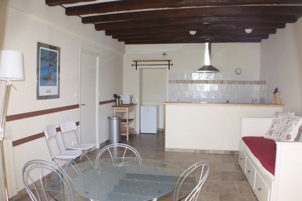 Gîte lounge kitchen